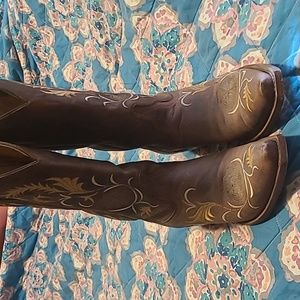 Like new Shyanne Boots